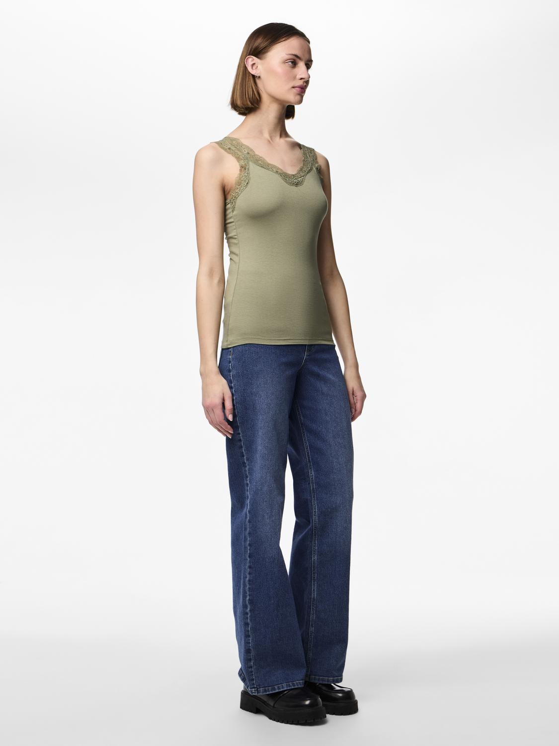 model_shot-front_full